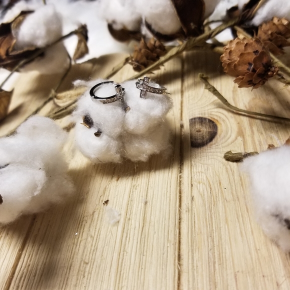 Beautiful Cross Hoop earrings - Picture 8 of 11